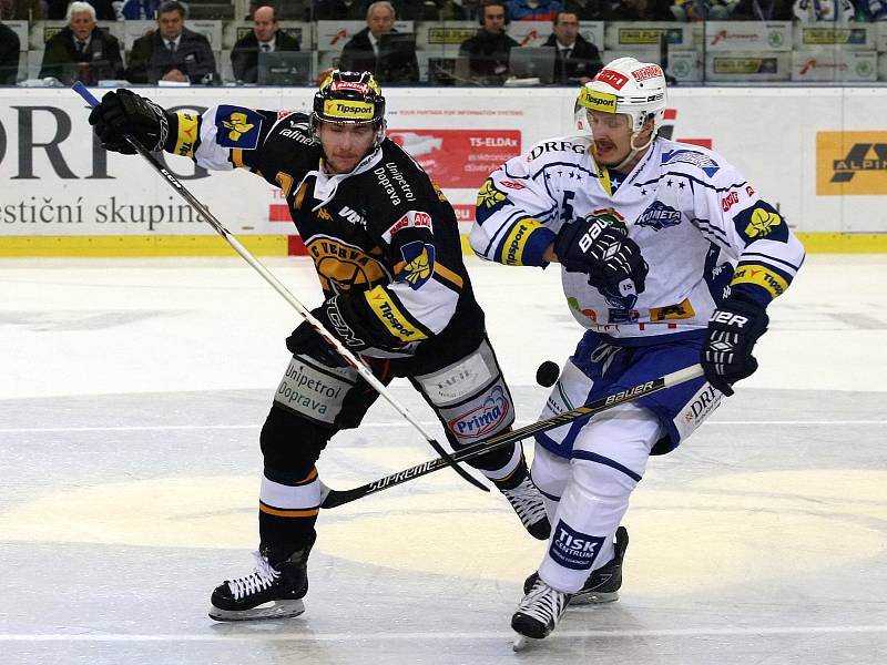 Hokejisté brněnské Komety prohráli v extraligovém semifinále i třetí zápas 0:3, nepomohla jim ani výhoda domácího prostředí.