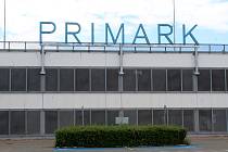 V nákupním centru Olympia v Modřicích letos otevře prodejna Primark. Bude teprve druhou v republice