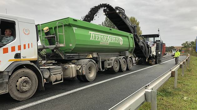 Oprava silnice mezi Novou Vsí a Pohořelicemi na I/52.