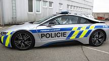 Nové hybridní BMW i8 jihomoravských policistů využívá pohon na elektřinu i spalovací motor.