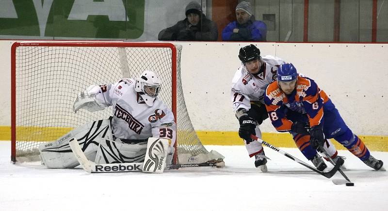 Technika Brno (v bílém) vs. SHK Hodonín 3:2 po samostatných nájezdech.