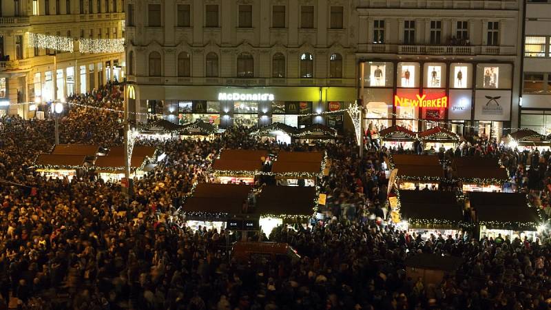 Rozsvěcení vánočního stromu na brněnském náměstí Svobody 24. listopadu 2017.