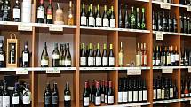 Jako šikanující hodnotí někteří vinaři a vinotékaři z Brna novelu zákona o vinohradnictví a vinařství, která platí od soboty. Kromě výsadby nových vinic se novela dotkla hlavně prodeje sudového vína.