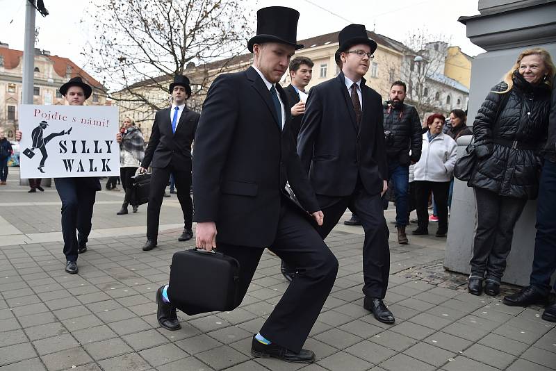 Silly walk 2018. Pochod švihlé chůze brněnským centrem.