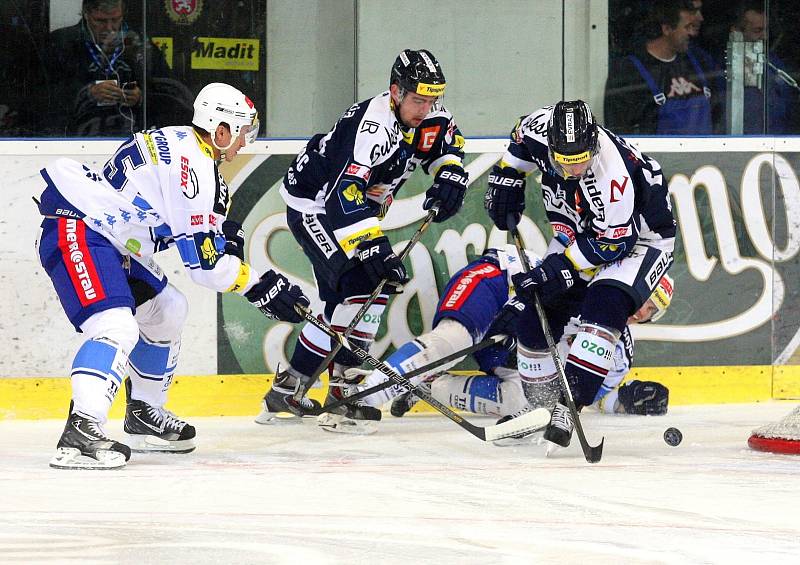 Hokejisté brněnské Komety si zastříleli a doma porazili Vítkovice 5:1.