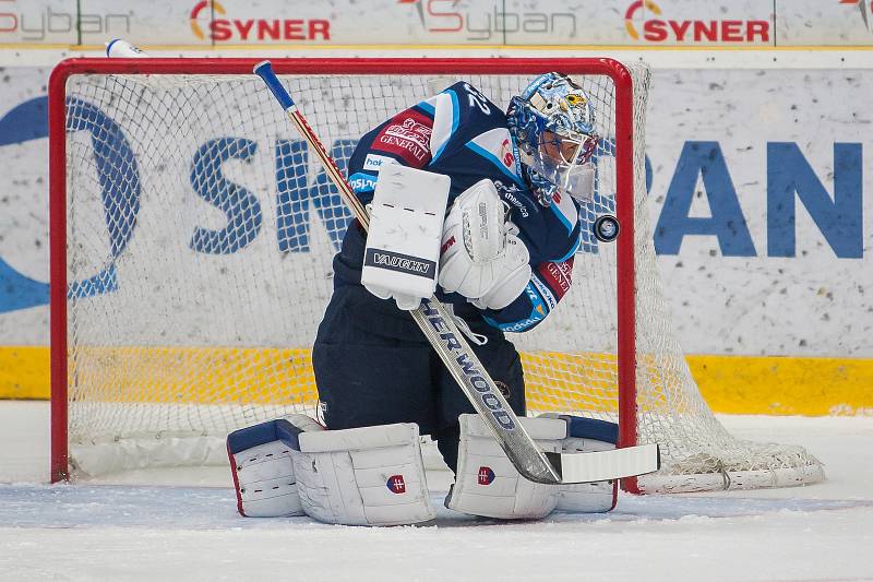 Hokejisté brněnské Komety (v bílém) podlehli Liberci ve 23. kole extraligy 3:4.