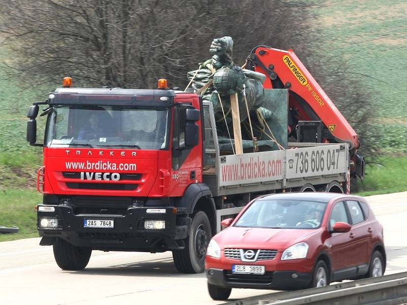 Jeden ze symbolů Brna se po zrestaurování v úterý vrátil zpět do města.. 