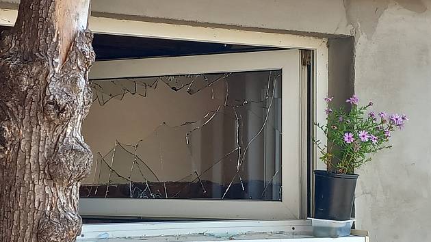 U Valtic pachatel rozbil dveře a okno, z chaty odnesl nářadí.