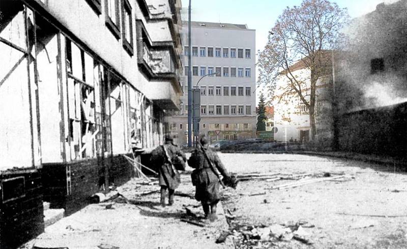 Unikátní snímky zachycující brněnské ulice dnes a před sedmdesáti lety v úterý zveřejnil Sokol Brno I na svém facebooku.