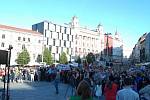 Další protesty proti prezidentu Miloši Zemanovi a ministru financí Andreji Babišovi. V Brně se sešli lidé na náměstí Svobody na demonstraci Proč? Proto!