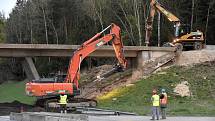 Brno 18.4.2020 - demolice mostu na dálnici D1