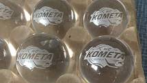 Speciální edice kuliček s logem hokejového klubu Kometa Brno.