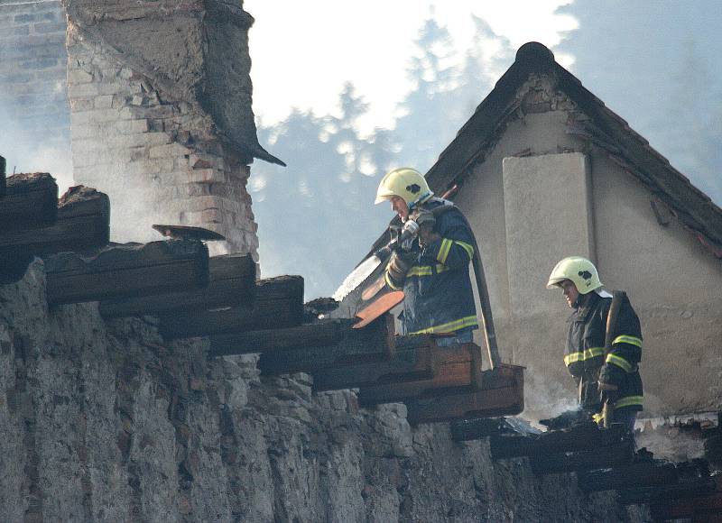 Pernštejn zachvátily přesně před deseti lety plameny. Paradoxně díky požáru se podařilo hrad kompletně opravit a podle památkářů je nyní krásný jako před pěti sty lety.