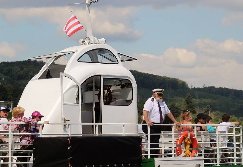 V sobotu pokřtili a spustili na Brněnskou přehradu historickou loď, která dostala jméno Morava.