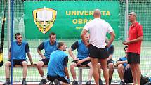 Opravený atletický stadion mají od středy k dispozici vojáci Univerzity obrany v kasárnách Jana Babáka.