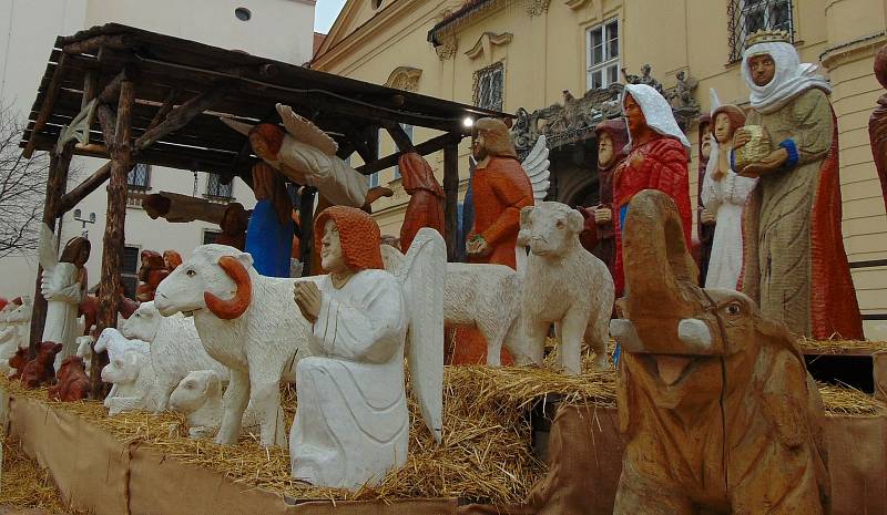 Osvětlená tramvaj, betlém i vánoční výzdoba přinesly do ulic Brna adventní atmosféru.