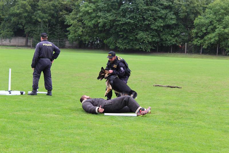 Šestadvacet lidí si vyzkoušelo, zda mají na kariéru policisty.