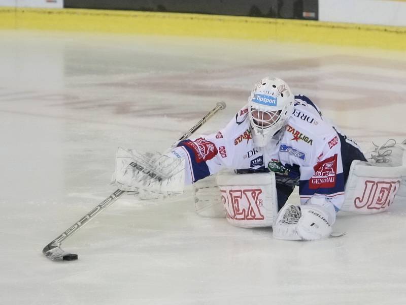  Hokejisté brněnské Komety po třech porážkách zvítězili. Ve 33. kole extraligy doma porazili Litvínov 2:1 a posunuli se před něj o bod na třetí místo tabulky.