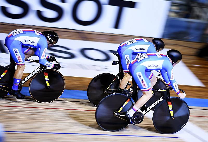 Matěj Bohuslávek, Dominik Topinka a Robin Wagner dojeli devátí v týmovém sprintu ve francouzském Roubaix.