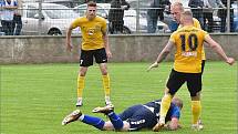 Rosičtí fotbalisté (ve žlutém) vyhráli v Blansku 1:0.