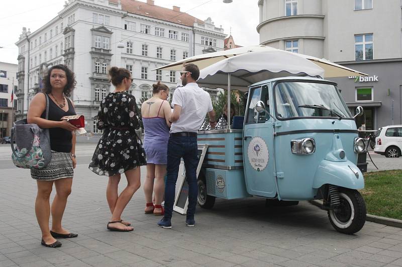 Pojízdná zmrzlina v Brně.