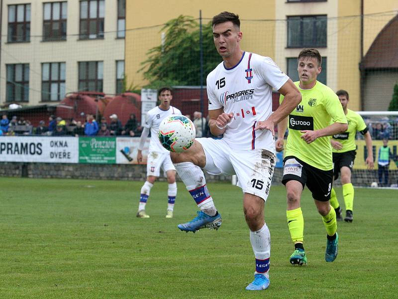 Rosice 05.10.2019 - domácí SK Líšeň v bílém (Martin Zikl) proti FK Ústí nad Labem