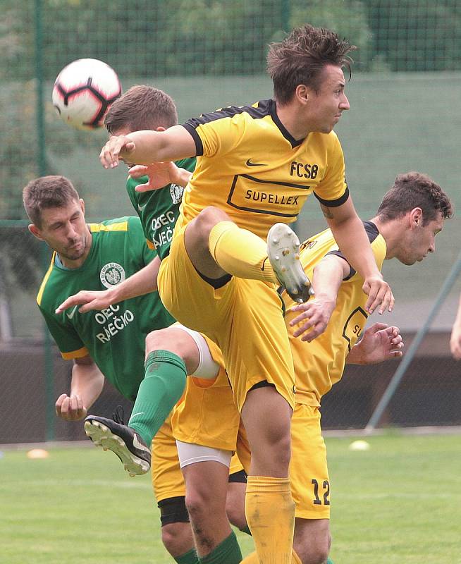 Souboj mezi Svratkou Brno a Olympií Ráječko rozhodčí přerušil kvůli dešti.