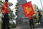 Protest proti odstranění srpu a kladiva z památníku Rudé armády v Králově Poli, které na své náklady nechal odstranit místostarosta René Pelán, připravili brněnští mladí komunisté.