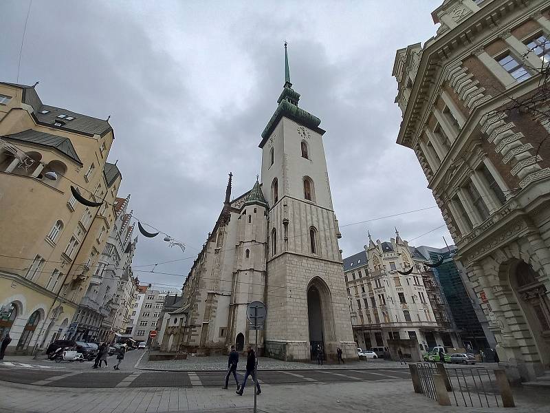 Kostel svatého Jakuba v centru Brna.