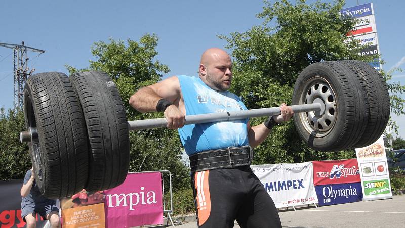  Dvě desítky amatérských siláků se zůčastnily závodu Strongman Brno