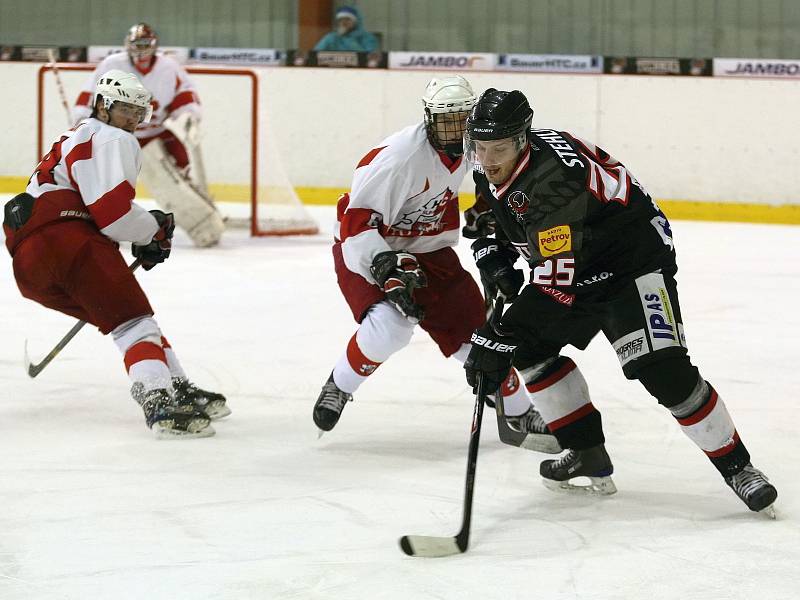 Hokejisté brněnské Techniky (v tmavém) podlehli ve středu Opavě těsně 0:1 a skončili už ve čtvrtfinále play off.