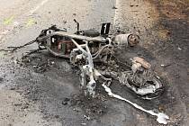 Dvaadvacetiletý motorkář v pátek ráno zemřel po střetu s dodávkou mezi obcemi Žatčany a Nesvačilka.