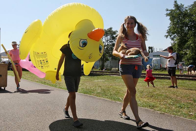 Pestrý program nabídl sobotní Festival na nábřeží. Konal se na několika místech podél řeky Svitavy od Bílovic po Tuřany. Součástí byla i neckyáda.