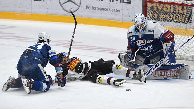 Ze dvou vyrovnaných lednových šlágrů se Spartou vybojovali hokejisté Komety dva body ze šesti možných.