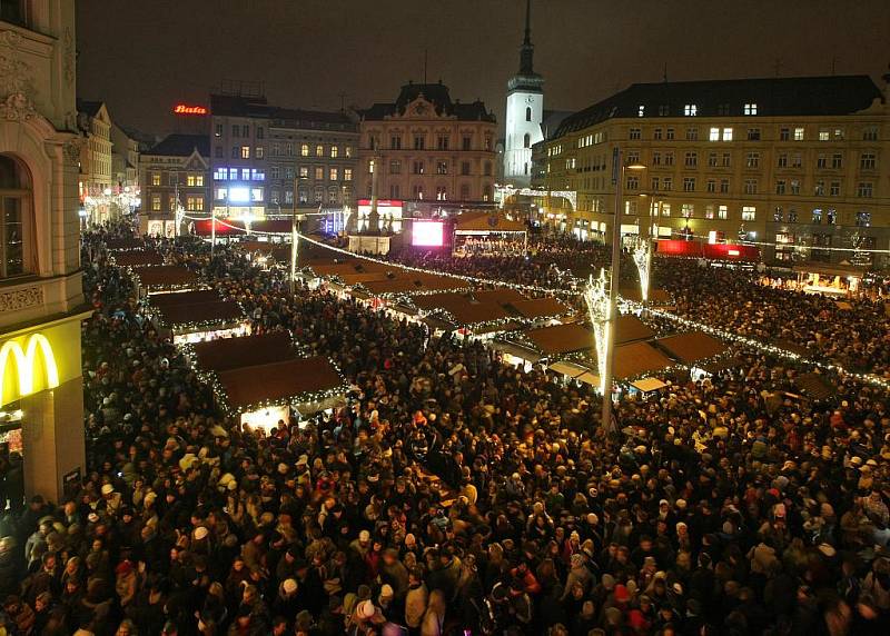 Vánoční strom na náměstí Svobody v Brně.