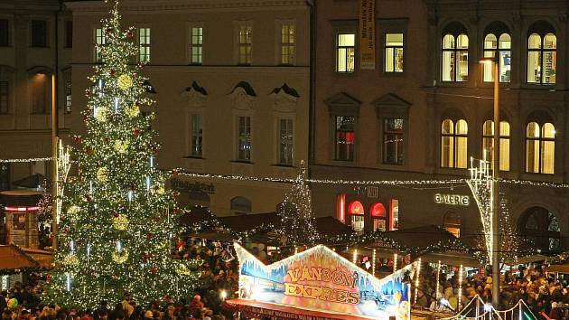 Vánoční strom na náměstí Svobody v Brně - ilustrační foto.