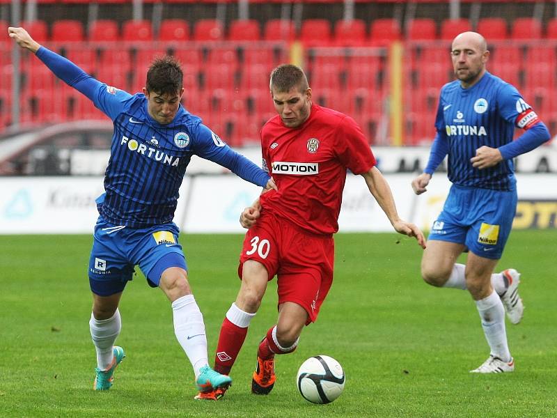 „Mara je čistý defenzivní záložník, nikoho stejného už v týmu nemáme. Jsem zvědavý, jak si s jeho nahrazením trenéři poradí. Pokusíme se mu zpříjemnit léčení, aby se vrátil co nejdřív," pronesl levý obránce Martin Husár.