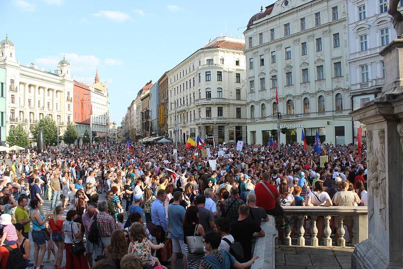 V Brně podle organizátorů demonstrovalo nejméně pět tisíc lidí.