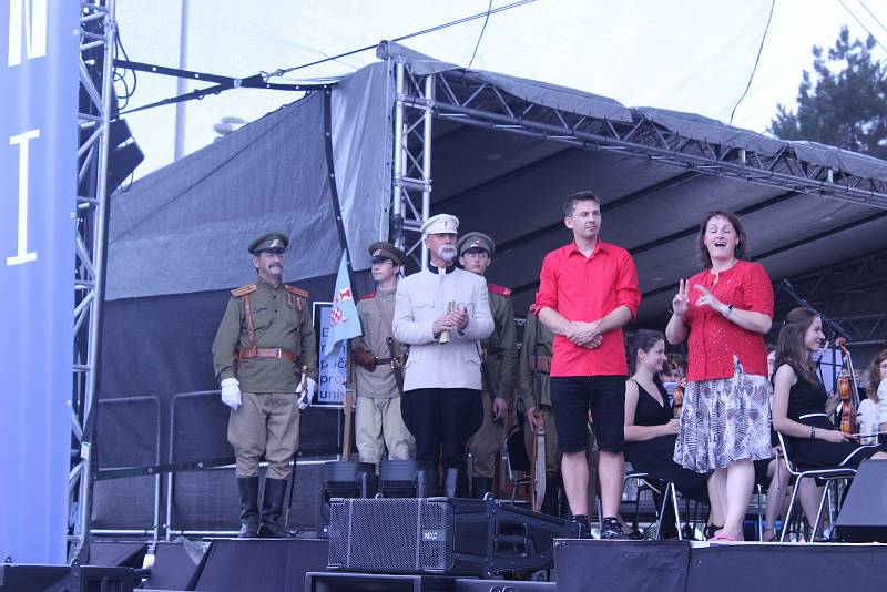 Zvuky oslav, přání všeho nejlepšího i hudebních vystoupení se v sobotu rozléhaly Brnem hned ze dvou míst. Své kulaté, sté narozeniny totiž slavily dvě brněnské univerzity, Masarykova a Mendelova.