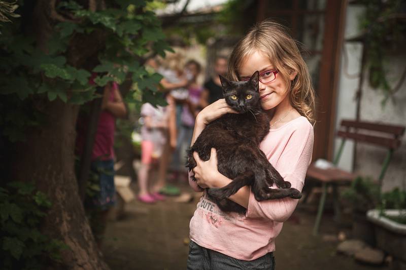 Fotoreportérka Rovnosti ve speciálním tématu Rovnosti zachytila, jak se žije lidem unikátní brněnské Kamenné kolonii.  