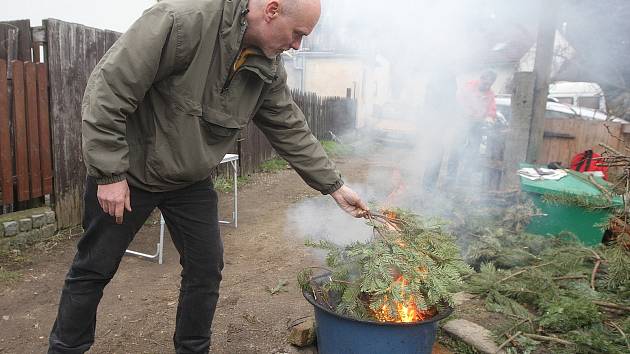 Obyvatelé brněnské čtvrti Kamenná kolonie přivolávali jaro například pálením vánočních stromků a také jmelí.