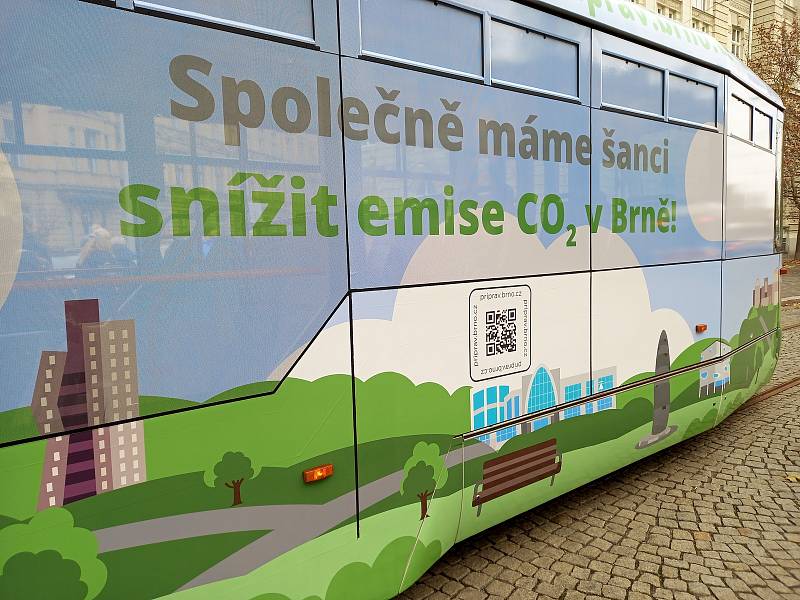 Speciální tramvaj odkazuje na kampaň Připrav Brno, upozorňuje také na snahu města snižovat emise oxidu uhličitého. Městskými ulicemi jezdí od úterý.