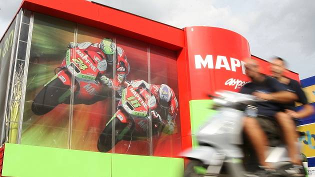 Ve středu dorazily na brněnský Masarykův okruh závodní motorky účastníků víkendové Grand Prix.