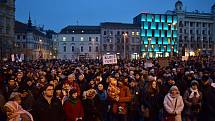 Tisíce lidí protestovaly na náměstí Svobody v Brně proti Zdeňkovi Ondráčkovi, přezdívanému mlátička.