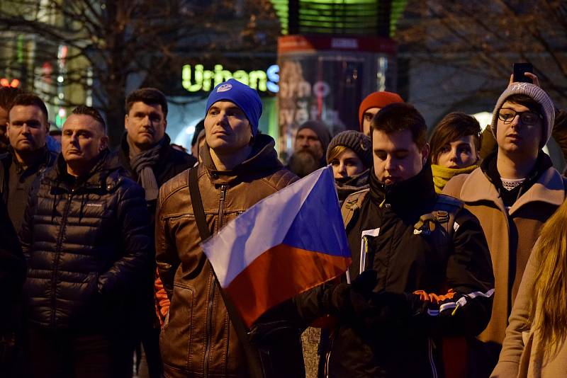 Tisíce lidí protestovaly na náměstí Svobody v Brně proti Zdeňkovi Ondráčkovi, přezdívanému mlátička.