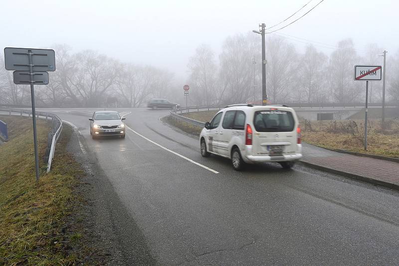 Jedno z problémových míst na silnici I/43 - křižovatka u kuřimské části Podlesí.