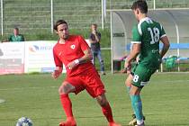 Fotbalisté Bohunic (červené dresy) jsou jedním z hlavních favoritů na postup do divize.