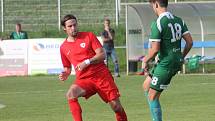 Fotbalisté Bohunice (červené dresy) obdrželi v sedmém kole krajského přeboru s Rousínovem čtyři branky, tentokrát udrželi nulu.