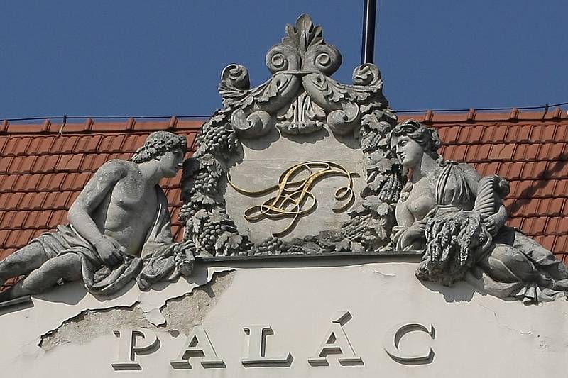 V paláci Padowetz byl až do roku 1946 hotel. Později kanceláře a hodně známý bufet.