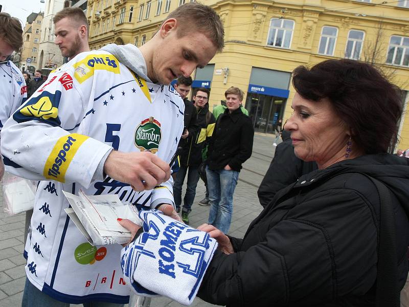 Hráči brněnské Komety lákali fanoušky na play off.